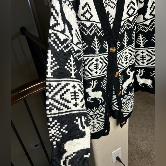 Daisy’s Boutique Longline Holiday Cardigan - Picture 2 of 6